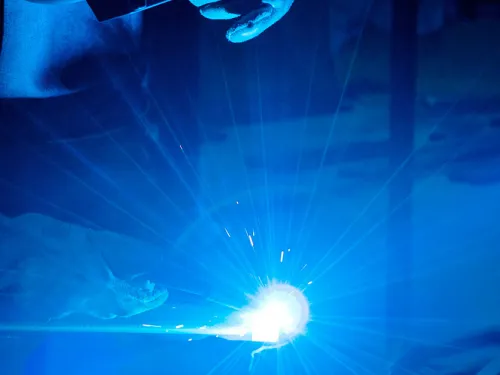 Hitsausta sinisessä valossa